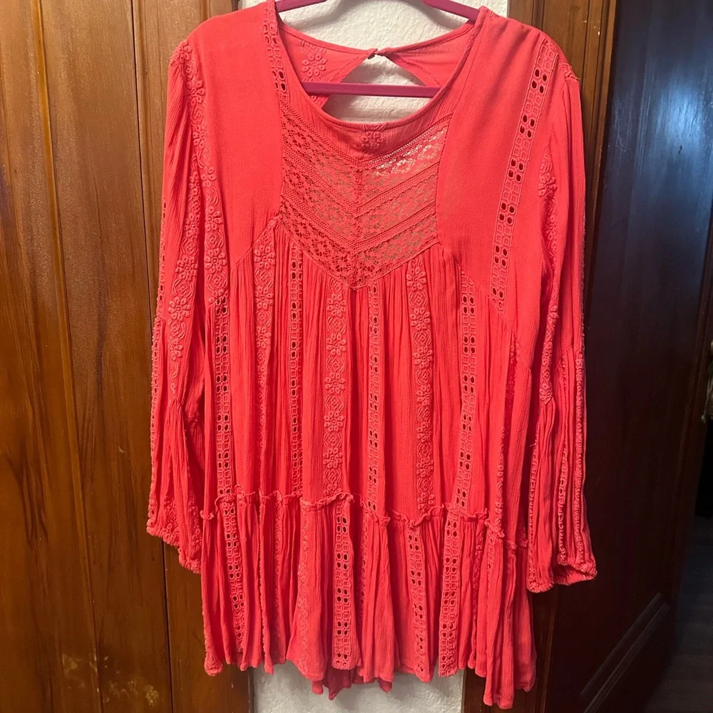 Free People Kiss Kiss Embroidered Tunic Top size Medium